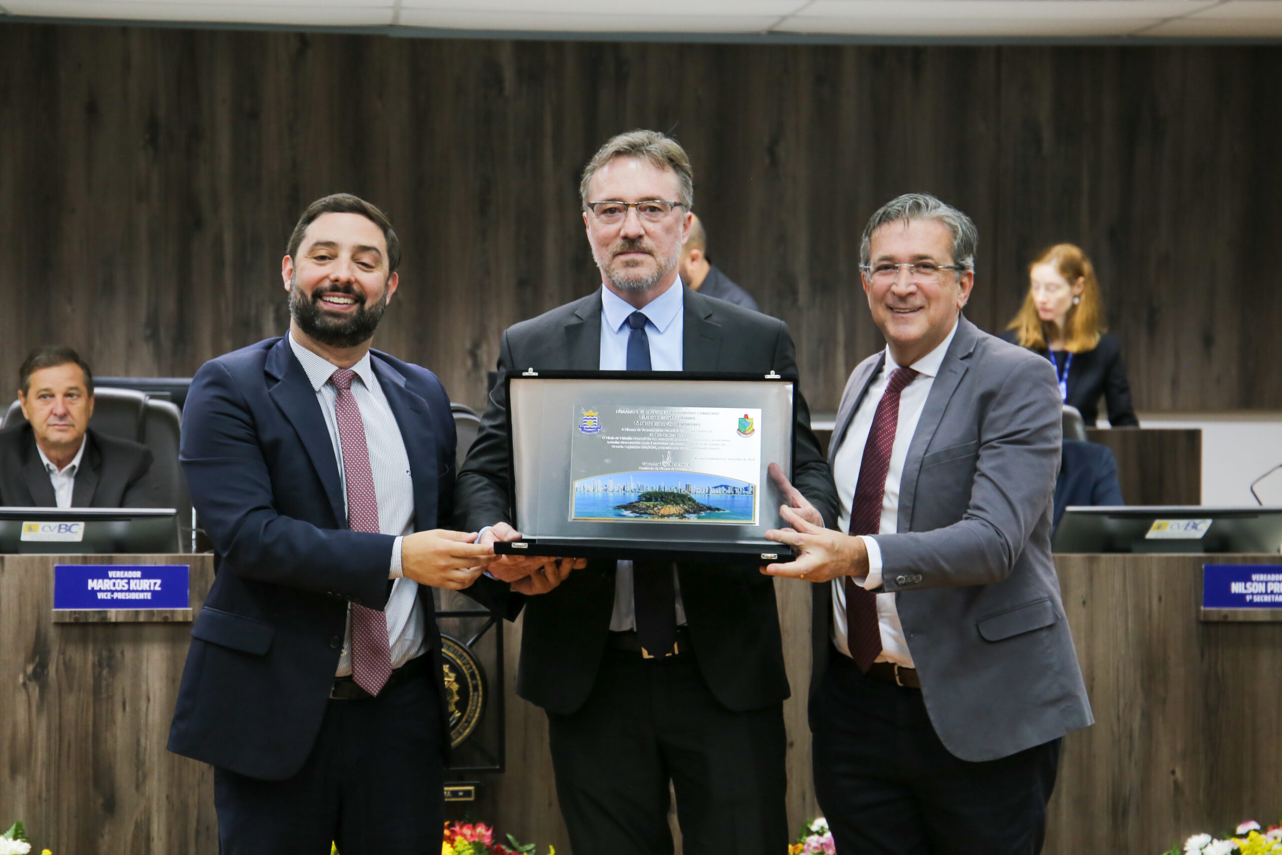 Prof. Luiz Carlos Dias recebe título de “cidadão benemérito” de Balneário Camboriú